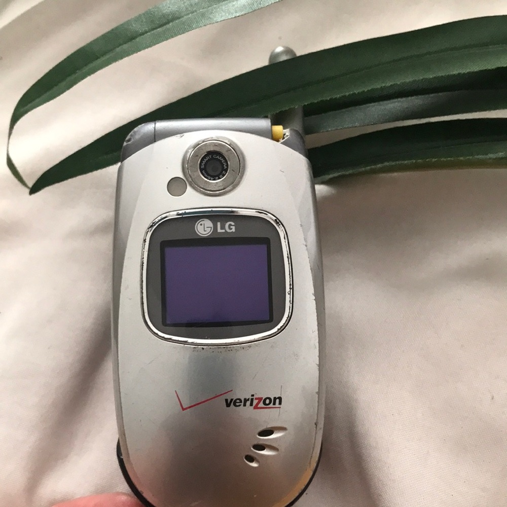 LG flip phone with camera
